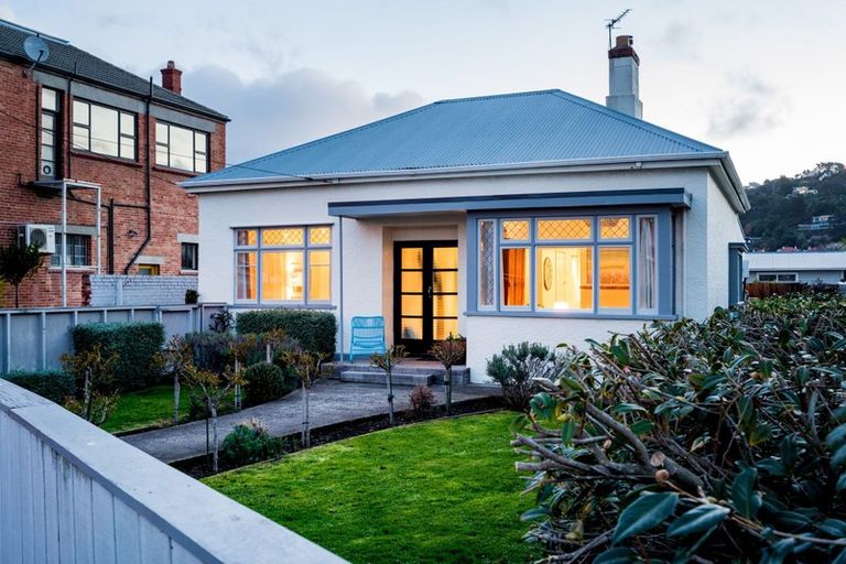 Photo of property in 94 Hargest Crescent, Saint Clair, Dunedin, 9012