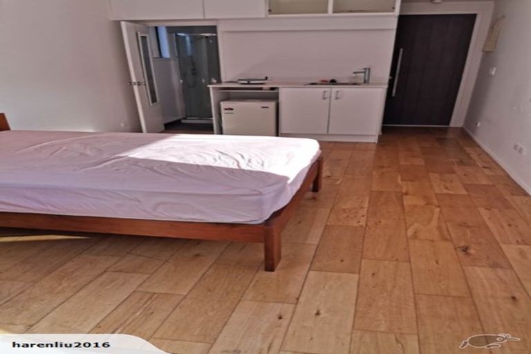 Photo of property in 2/20 Celeste Place, Totara Vale, Auckland, 0627