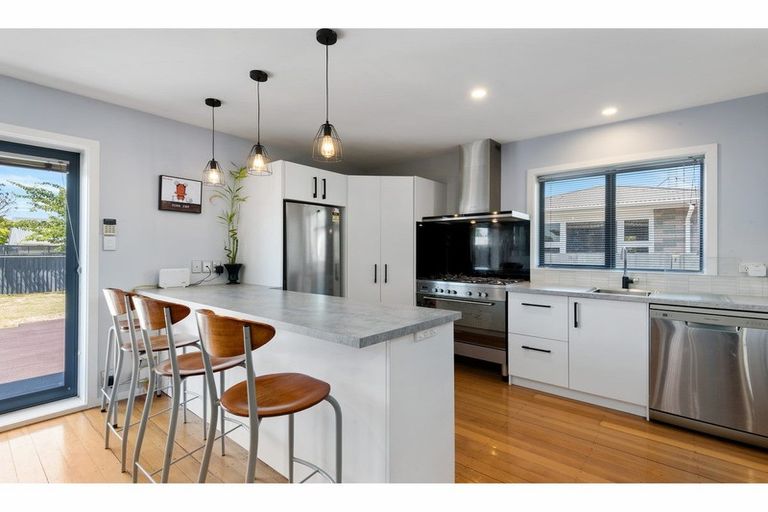 Photo of property in 44 Emlyn Place, Avondale, Christchurch, 8061