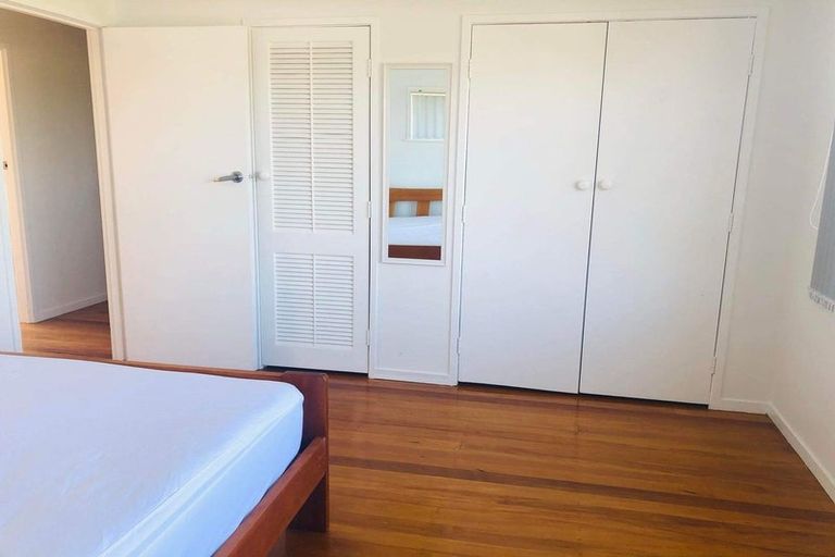 Photo of property in 73 Waimumu Road, Massey, Auckland, 0614