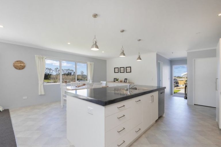 Photo of property in 12 Kuaka Crescent, Mangawhai, 0505
