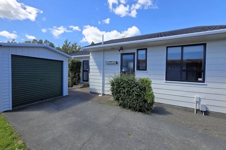 Photo of property in 3 Owaka Close, Kelson, Lower Hutt, 5010