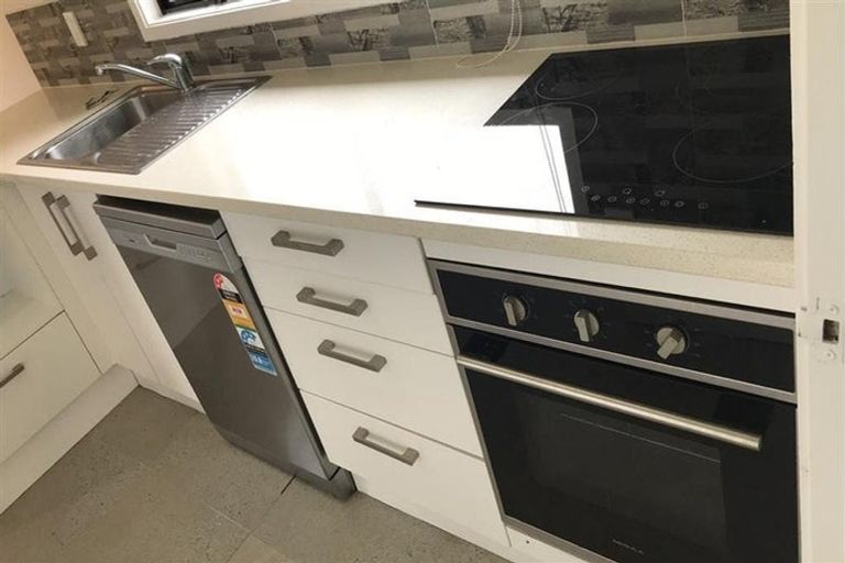 Photo of property in 30 Silverstone Place, Henderson, Auckland, 0612