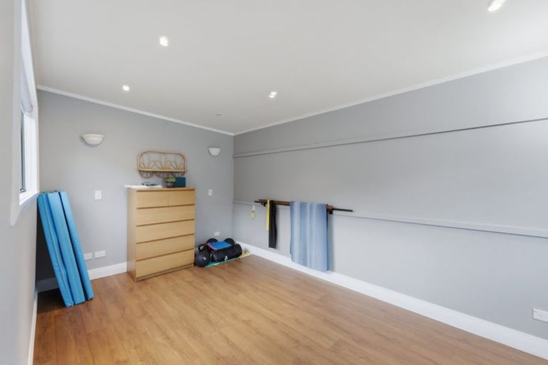 Photo of property in 82 Wairau Road, Oakura, 4314