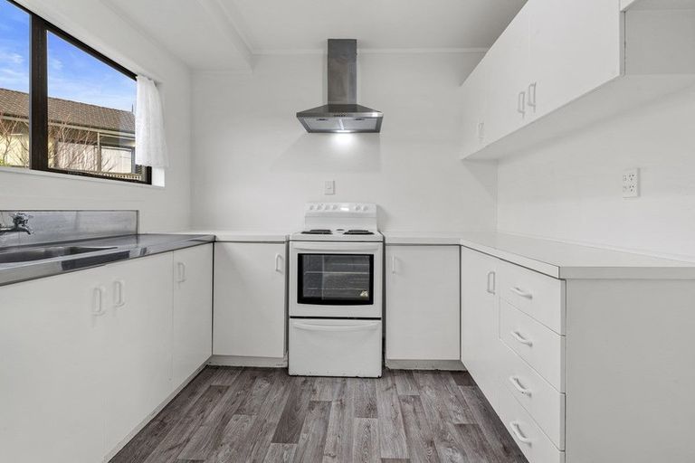 Photo of property in 2/15 Sevilla Place, Unsworth Heights, Auckland, 0632