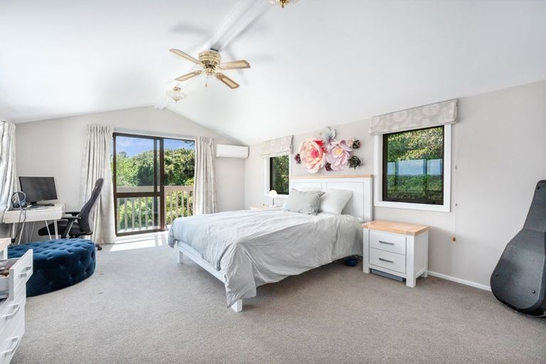 Photo of property in 4 Kahu Road, Paremata, Porirua, 5024