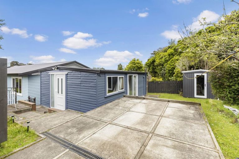 Photo of property in 18 Batchelor Street, Newlands, Wellington, 6037