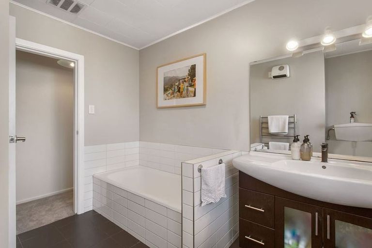 Photo of property in 2/13 Claremont Avenue, Papanui, Christchurch, 8053