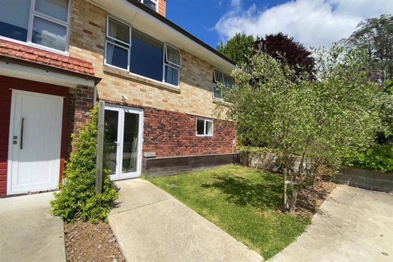 Photo of property in 1/53 Seaview Road, Glenfield, Auckland, 0629