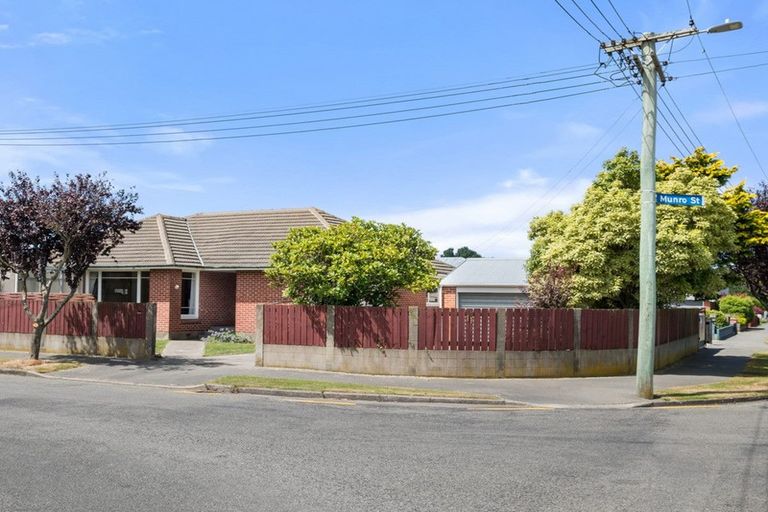 Photo of property in 11 Daniels Road, Redwood, Christchurch, 8051
