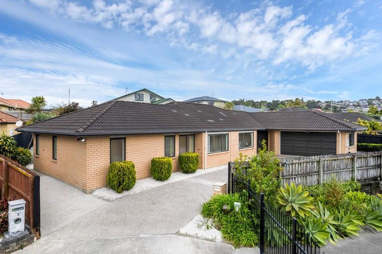 Photo of property in 8 Bokeen Lane, Flat Bush, Auckland, 2019