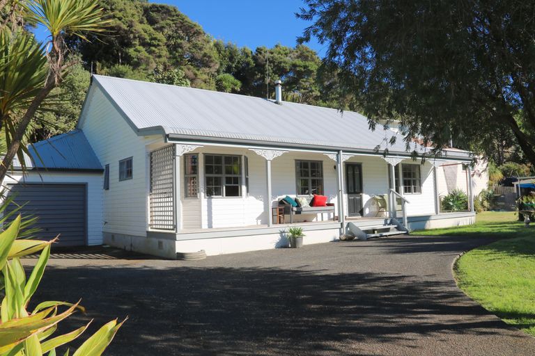 Photo of property in 31 Matauwhi Road, Russell, 0202