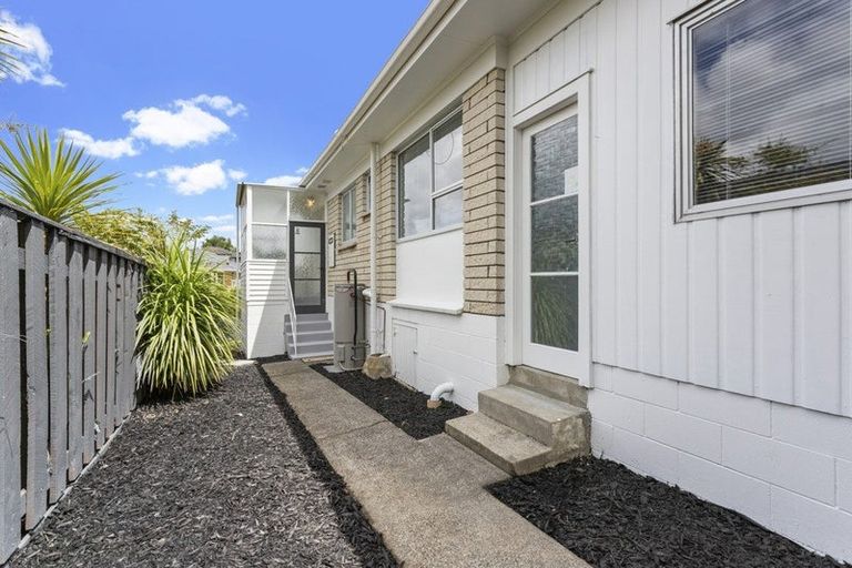 Photo of property in 1/38 Divich Avenue, Te Atatu South, Auckland, 0610