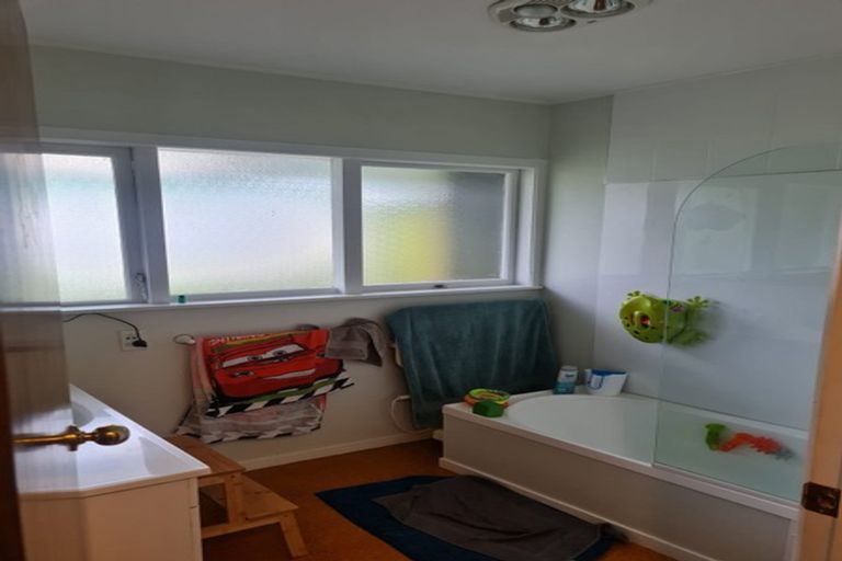 Photo of property in 15 La Perouse Street, Botany Downs, Auckland, 2010