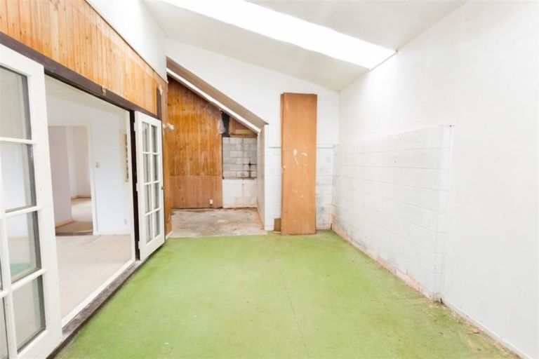 Photo of property in 18 Monowai Road, Johnsonville, Wellington, 6037