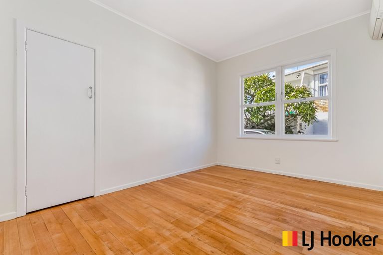 Photo of property in 1 Lynmore Drive, Hillpark, Auckland, 2102