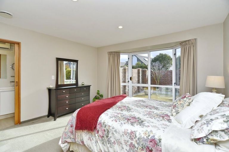 Photo of property in 31 Creese Place, Redwood, Christchurch, 8051