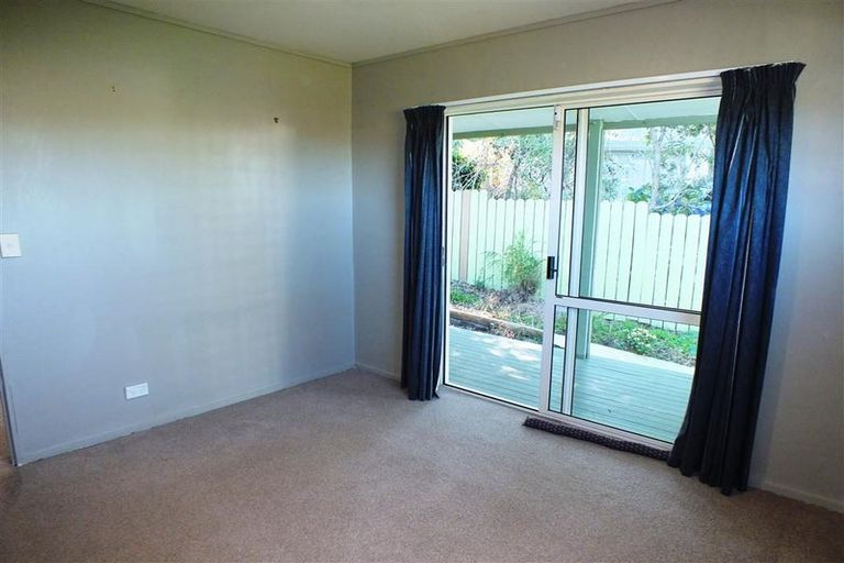 Photo of property in 64 D'oyly Drive, Stanmore Bay, Whangaparaoa, 0932