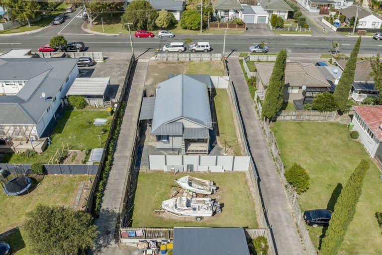 Photo of property in 125 Bruce Mclaren Road, Henderson, Auckland, 0612