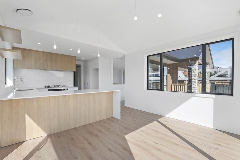 Photo of property in 13 Bargour Street, Wanaka, 9305