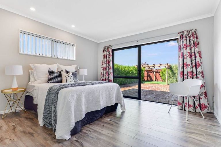 Photo of property in 22 Whitford Place, Rototuna North, Hamilton, 3210