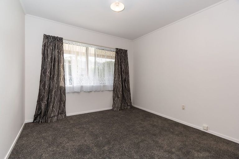 Photo of property in 17 Ti Nana Crescent, Henderson, Auckland, 0610