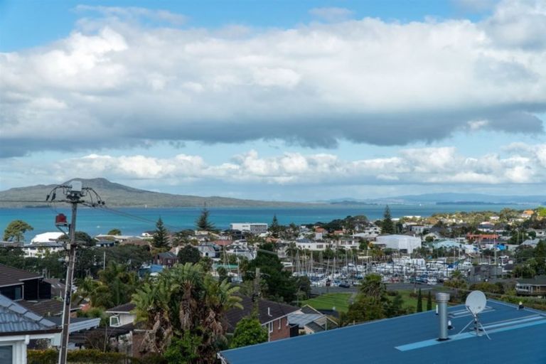 Photo of property in 34a Seaview Road, Castor Bay, Auckland, 0620