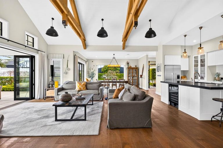 Photo of property in 80 Station Road, Kumeu, 0891