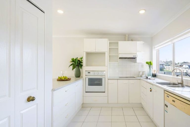 Photo of property in 19 Stanford Street, Albany, Auckland, 0632