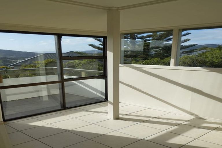 Photo of property in 19 Carluke Street, Paparangi, Wellington, 6037