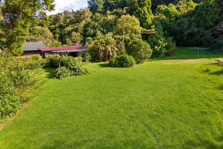Photo of property in 10 Tombleson Road, Lake Rotoma, Rotorua, 3074