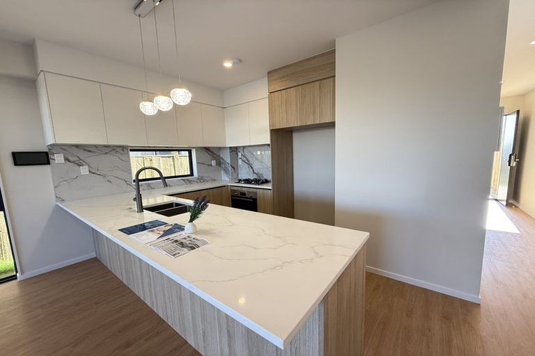 Photo of property in 8 Kapeta Lane, Karaka, 2113