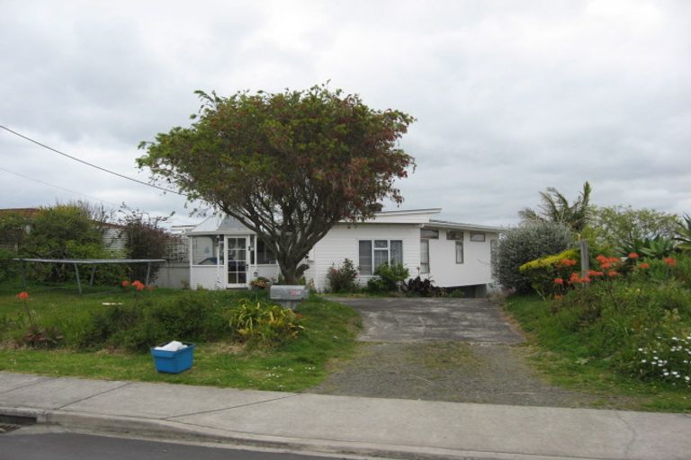 Photo of property in 31 Roberts Road, Matakatia, Whangaparaoa, 0930