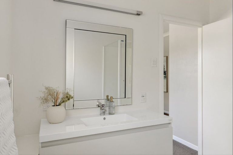 Photo of property in 44 Braid Road, St Andrews, Hamilton, 3200