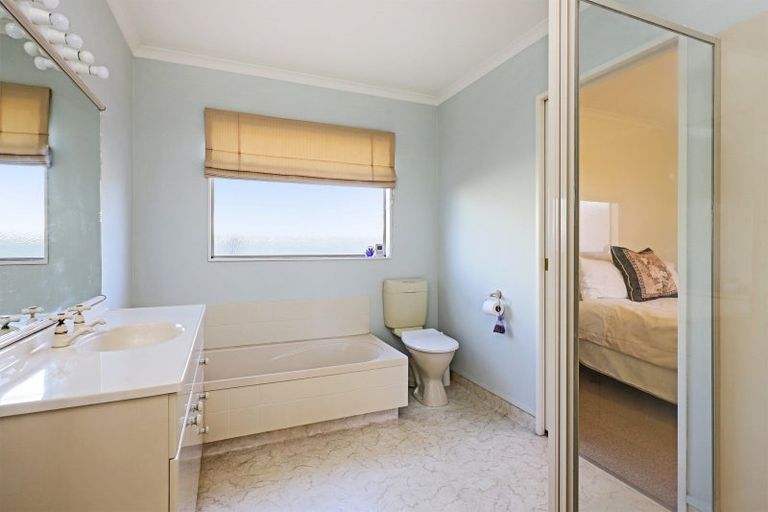 Photo of property in 6 Flemington Place, Taradale, Napier, 4112