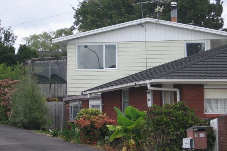 Photo of property in 1/9 Chivalry Road, Glenfield, Auckland, 0629