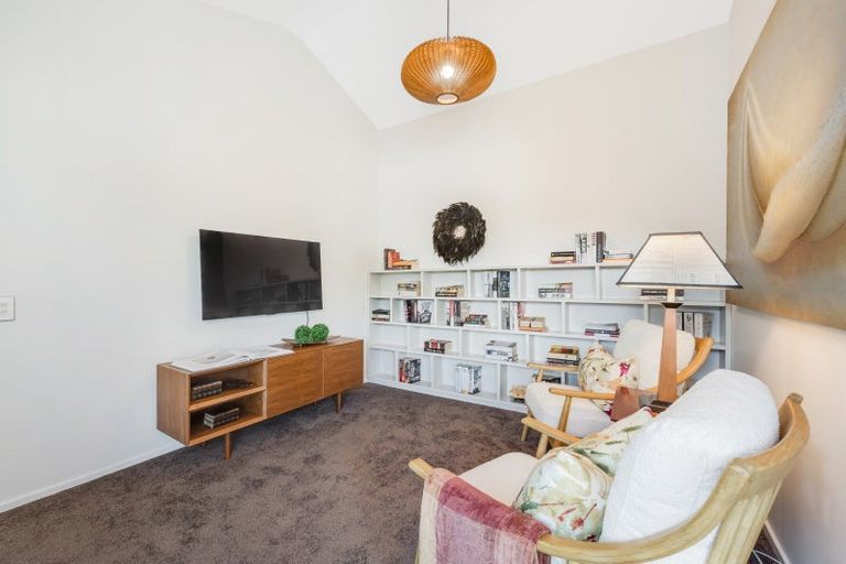 Photo of property in 53 Manor Park, Sunnyhills, Auckland, 2010