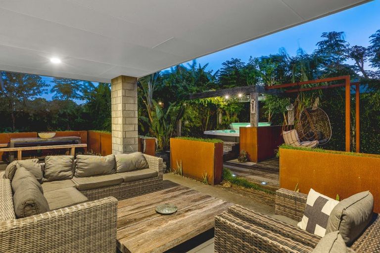 Photo of property in 10 Cooke Farm Grove, Waiwhakaiho, New Plymouth, 4312