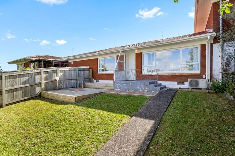 Photo of property in 2/1 Evelyn Place, Hillcrest, Auckland, 0627