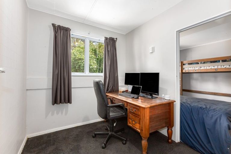 Photo of property in 51 Poto Road, Normandale, Lower Hutt, 5010