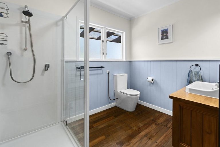 Photo of property in 4 Smith Road, Merrilands, New Plymouth, 4312