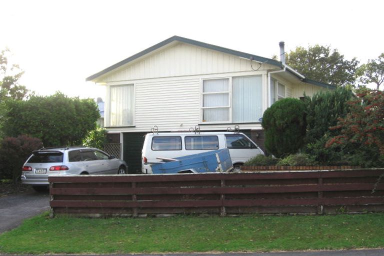 Photo of property in 32 Coniston Avenue, Te Atatu South, Auckland, 0610