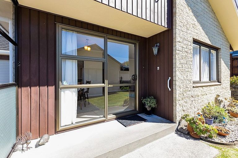 Photo of property in 98c Govett Avenue, Frankleigh Park, New Plymouth, 4310