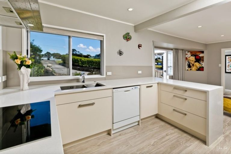 Photo of property in 11 Blacks Road, Greenhithe, Auckland, 0632