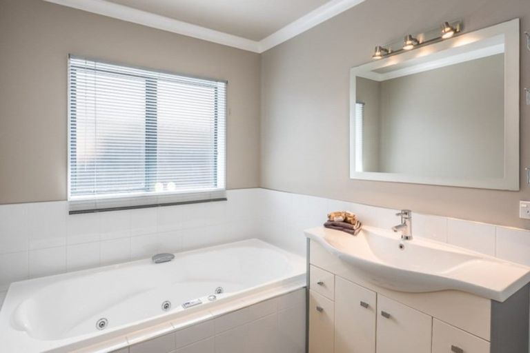 Photo of property in 6 Trusham Court, Paraparaumu, 5032