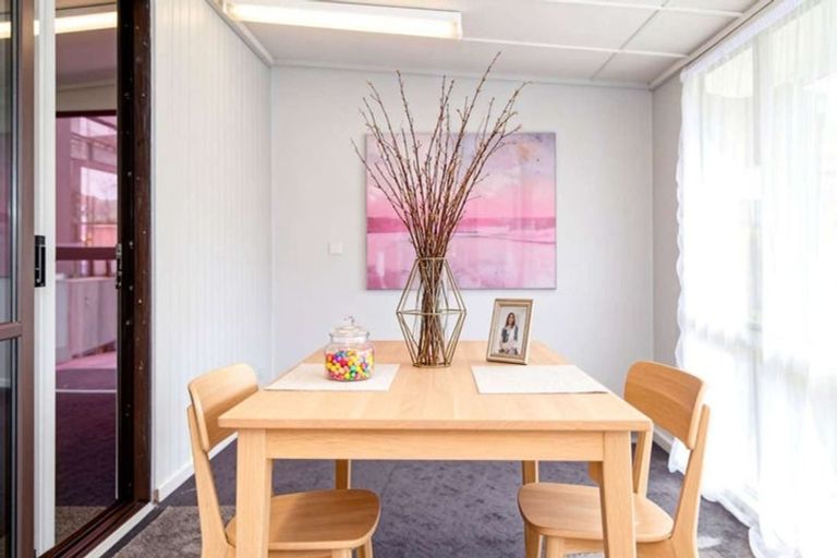 Photo of property in 2/10 Nearco Street, Randwick Park, Auckland, 2105