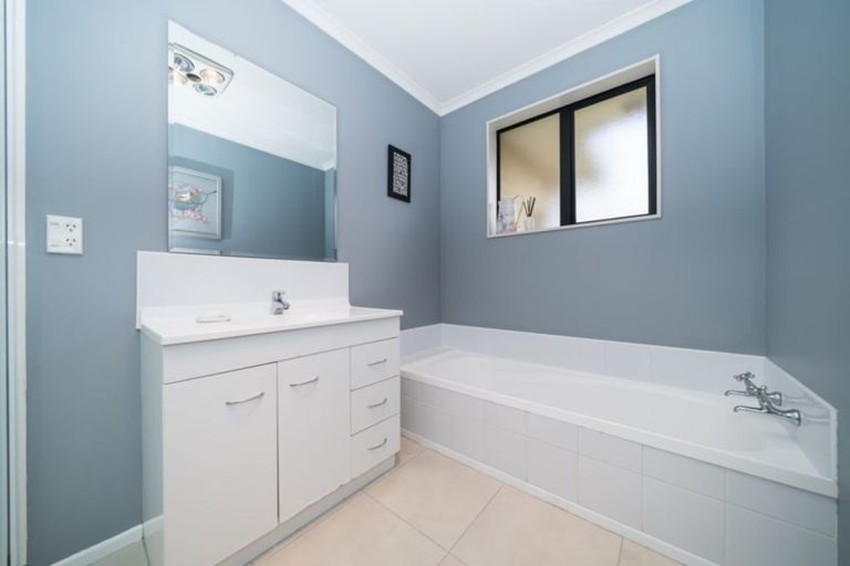 Photo of property in 38 Branigan Parade, Kelvin Grove, Palmerston North, 4414