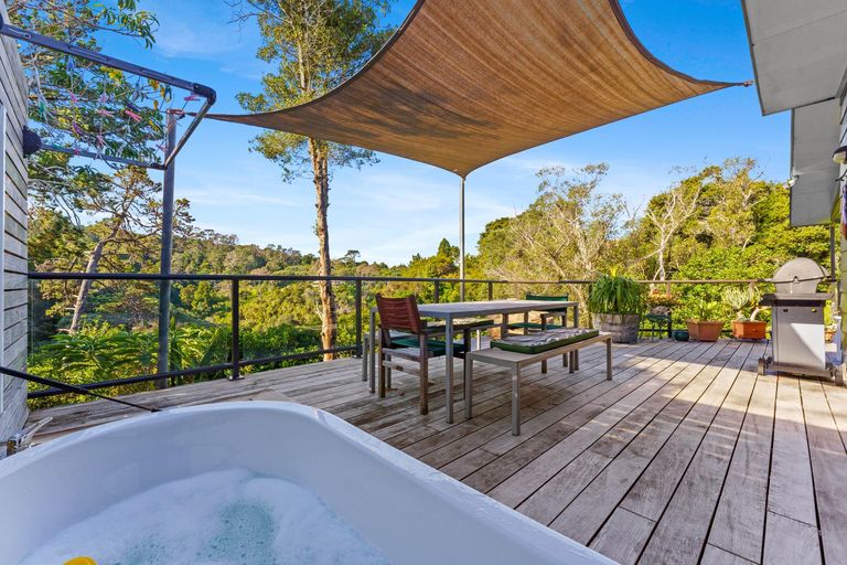 Photo of property in 9 Ferndale Avenue, Leigh, 0985