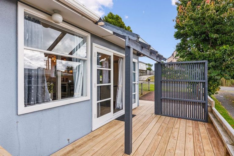 Photo of property in 105 Seaview Road, Paraparaumu Beach, Paraparaumu, 5032