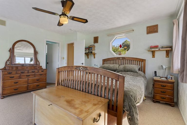 Photo of property in 17 Tui Vale Road, Shelly Park, Auckland, 2014